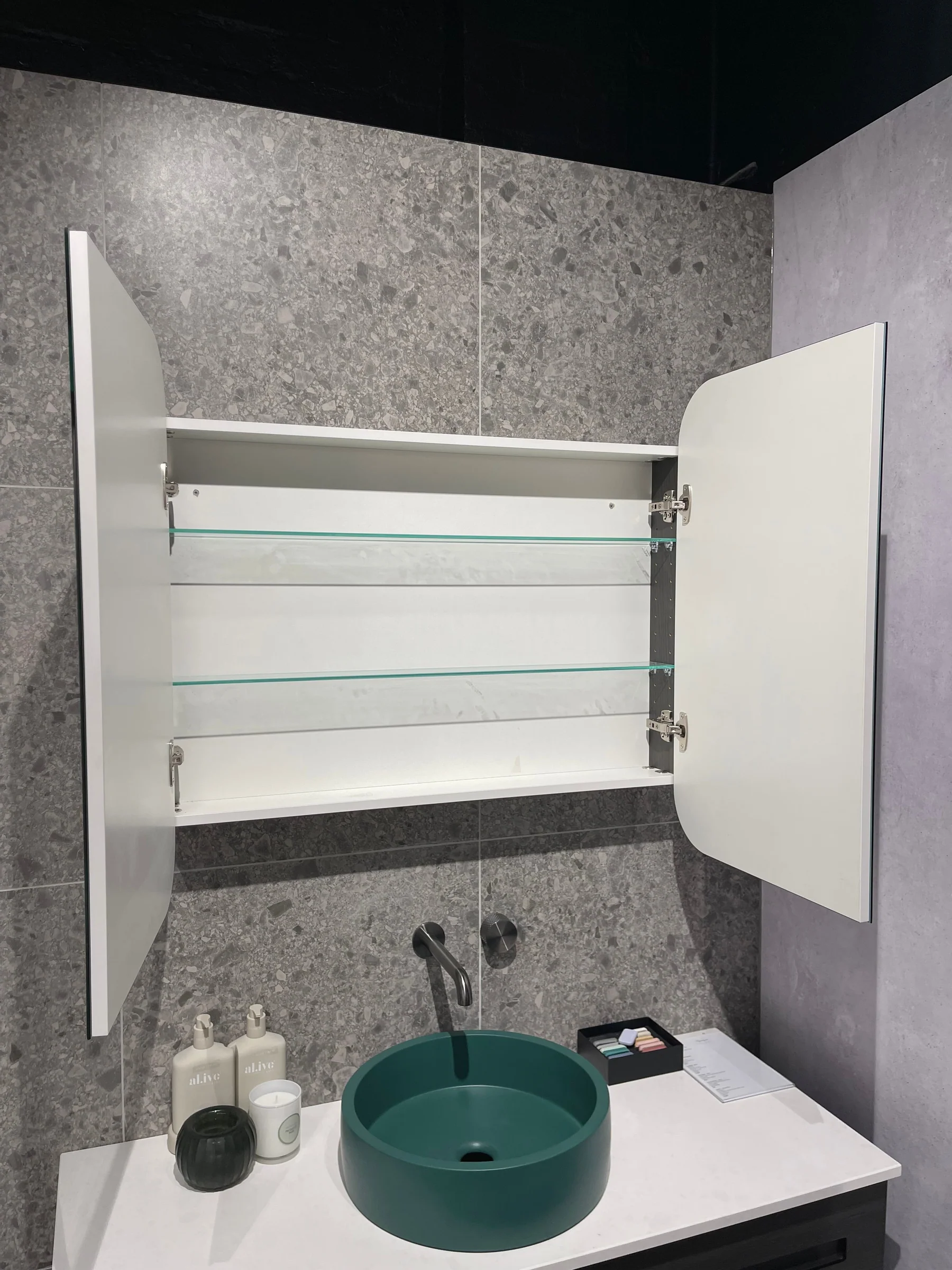 IMG_5168_10723_34516a17-a724-4233-ac66-4063e16e345f_1800x2400 DERWENT 1200 THREE DOOR CABINET - Image 5