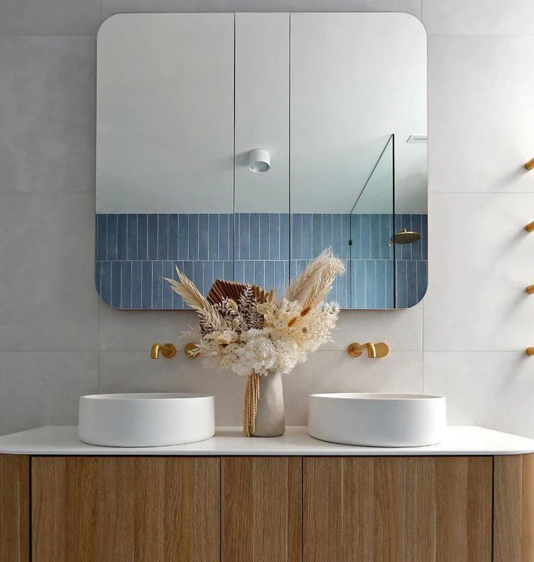 derwentshaver_5ff05a45-fcb0-4491-ad4a-4caf7059395a_752x791 ZION 1500 THREE DOOR CABINET - Image 1